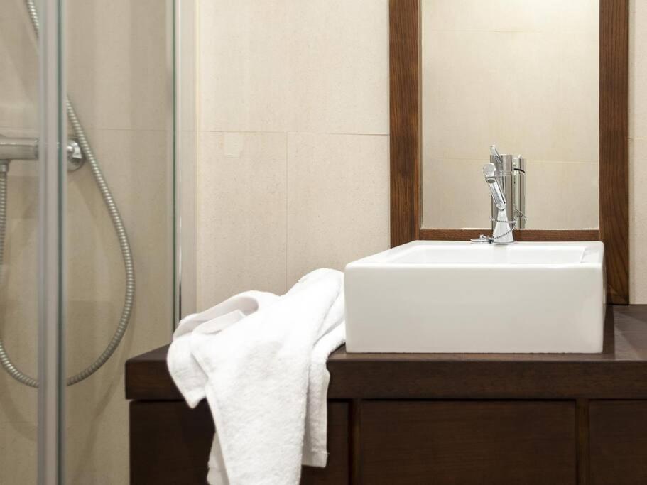 Apartamento En Puerta Del Sol 2 Madrid Bagian luar foto